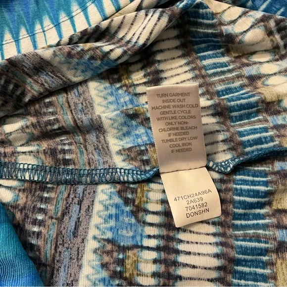 NEW WITHOUT TAGS AVENUE PLUS SIZE TOP 22/24 MULTI COLORS - Picture 14 of 16